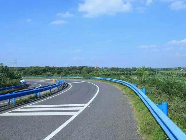 镀锌三波护栏