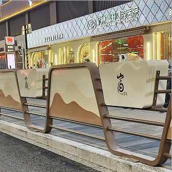 道路两旁花箱护栏