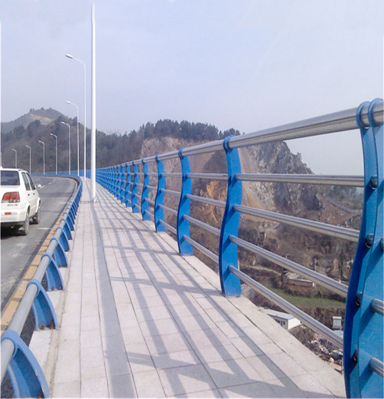 桥梁护栏.jpg